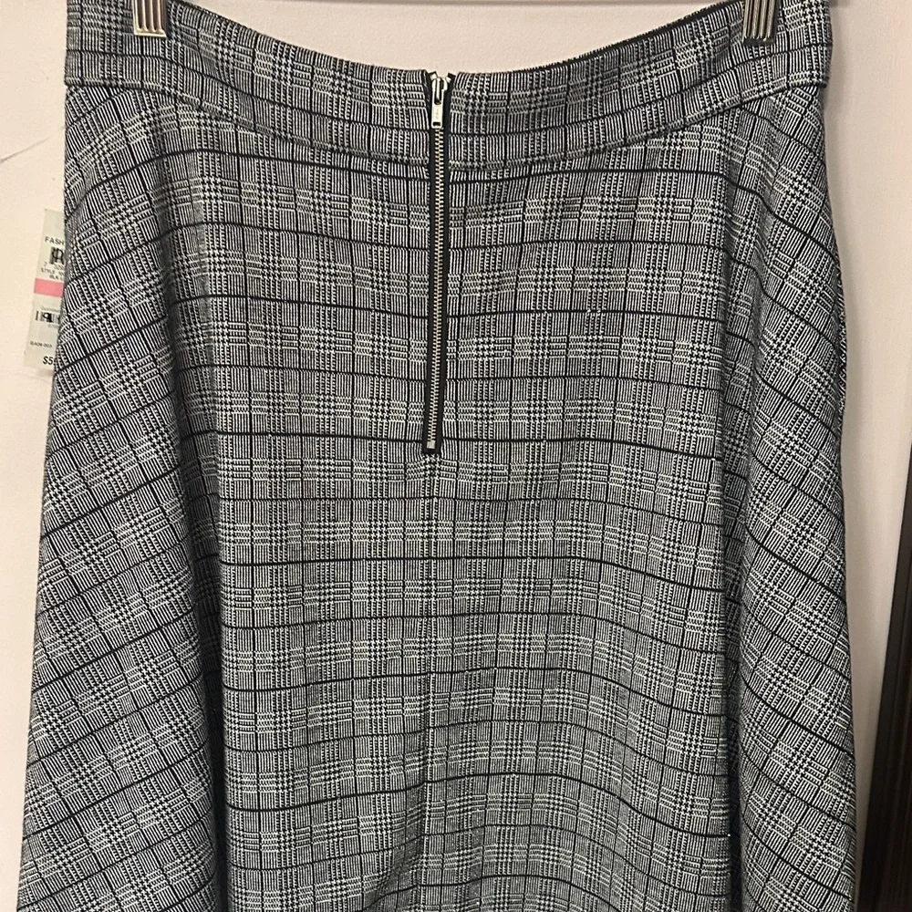 Maison Jules Gray Plaid Skater Skirt - Picture 4 of 4